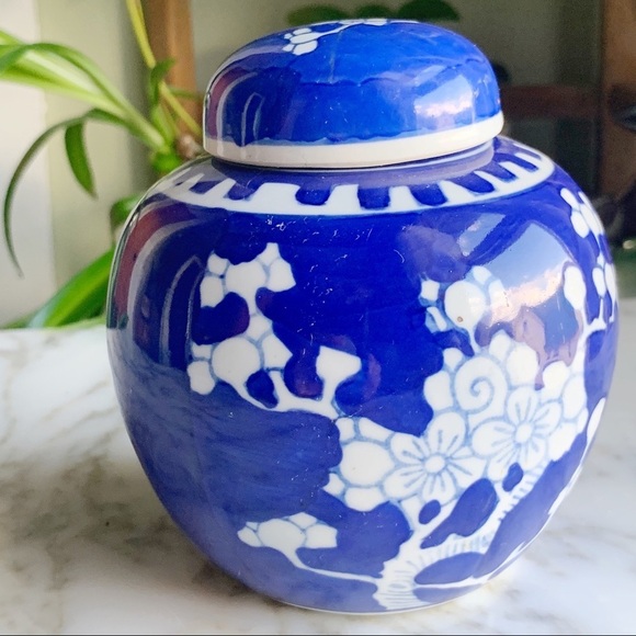 VINTAGE Chinese porcelain jar with lid - Picture 8 of 13